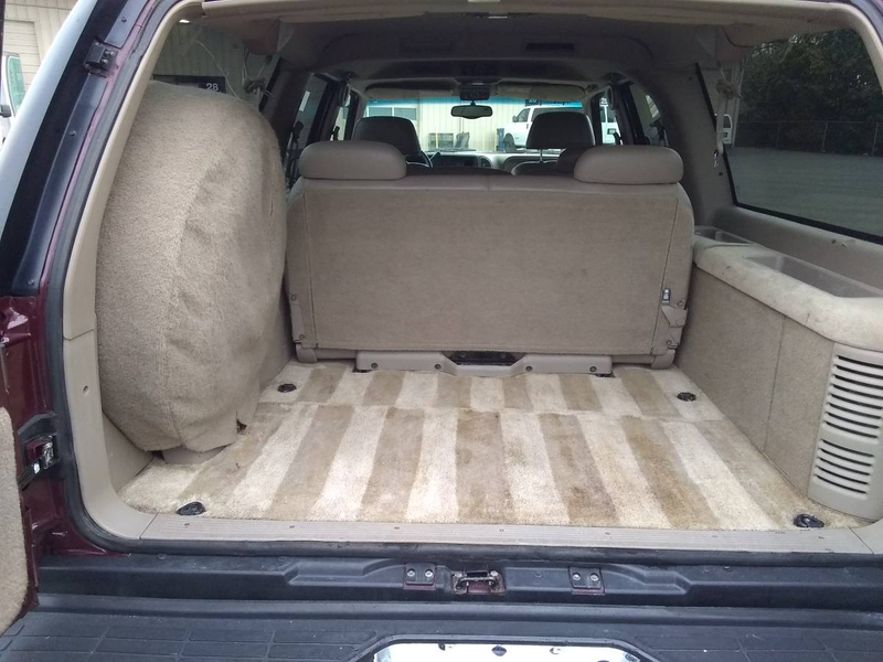 Illustration for article titled At $2,500, Is This 1999 Chevy Suburban a Bargain Even When Not Considered by Dollar Per Foot?